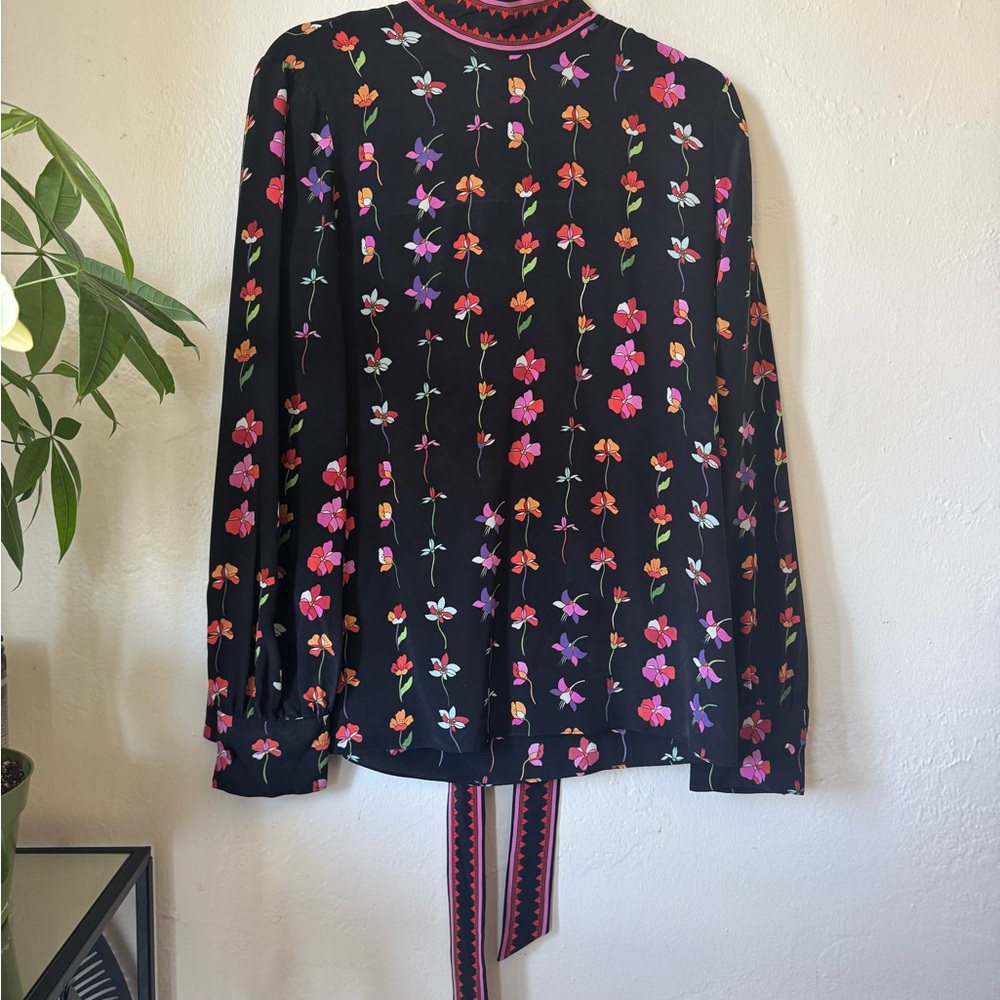 Valentino Black Blouse Floral Pattern 8 JustLike the dress worn by Anne Hathaway - Picture 2 of 6